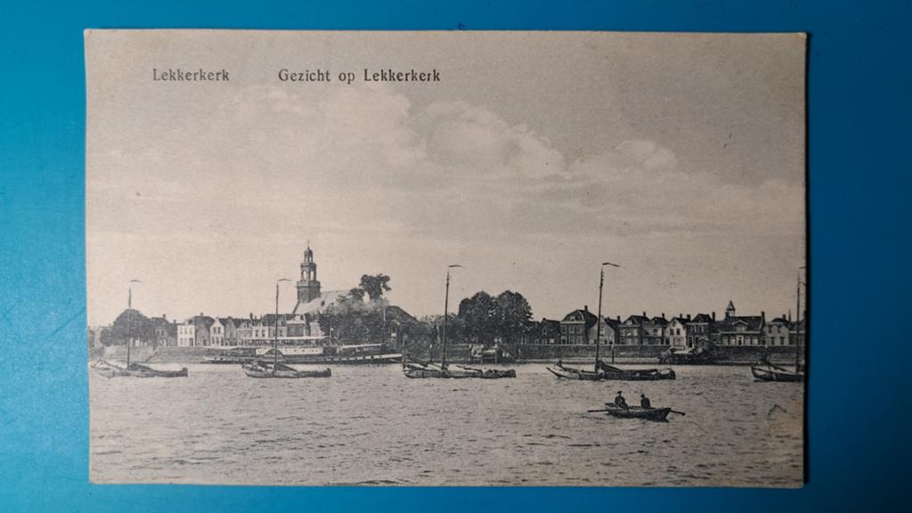 Lekkerkerk. Gezicht op Lekkerkerk. Boten op de Lek, Verzamelen, Ansichtkaarten | Nederland, Ophalen of Verzenden, Voor 1920, Gelopen
