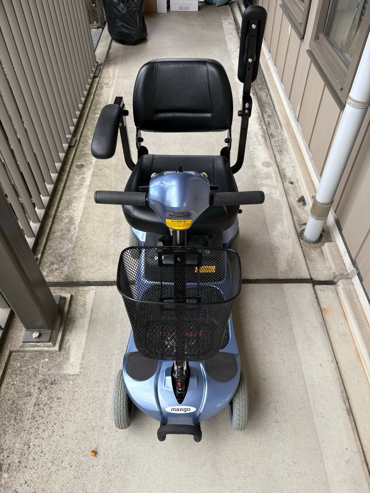 Te koop zo goed als nieuw demontabele scootmobiel Cat. 4, Ophalen, 10 km/u of minder, Zo goed als nieuw, Mango