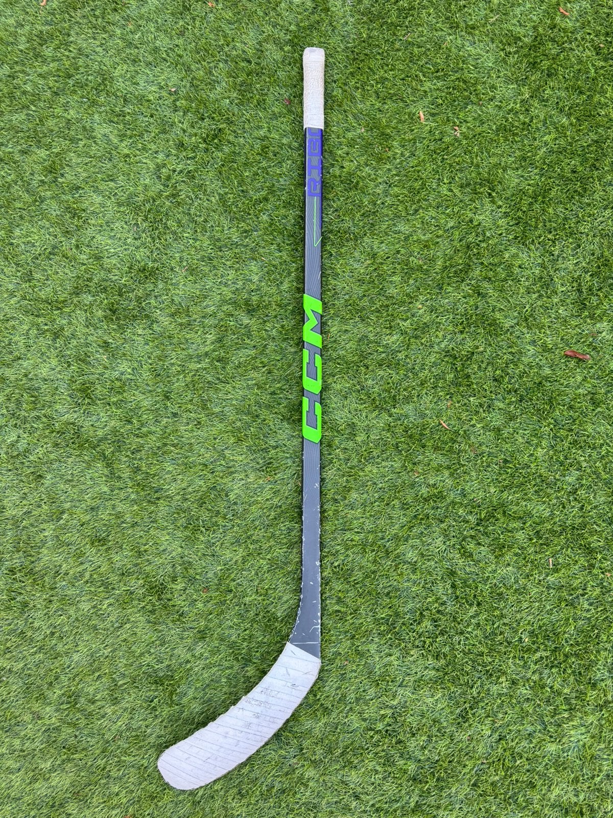 CCM Ribcor Trigger Youth hockeystick – 20 flex – P29 – links, Sport en Fitness, Ophalen, Zo goed als nieuw, Stick