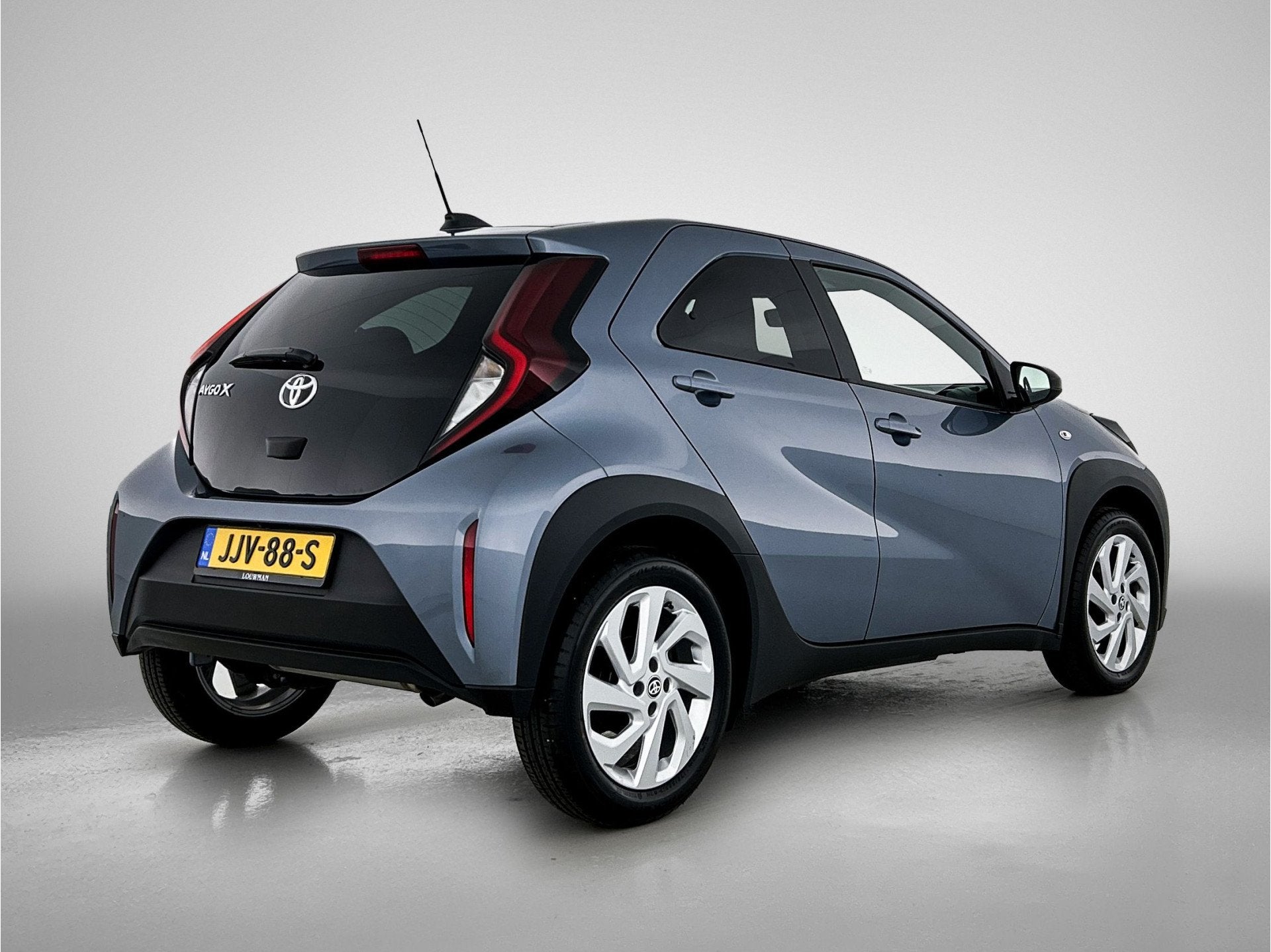 Toyota Aygo X 1.0 VVT-i Automaat First | Stoelverwarming | L, Auto's, Toyota, Stof, Gebruikt, Euro 6, 4 stoelen
