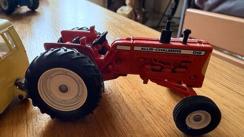 Allis-Chalmers D19 tractor met caravan modeltraktor, Hobby en Vrije tijd, Modelbouw | Auto's en Voertuigen, Ophalen, Gebruikt