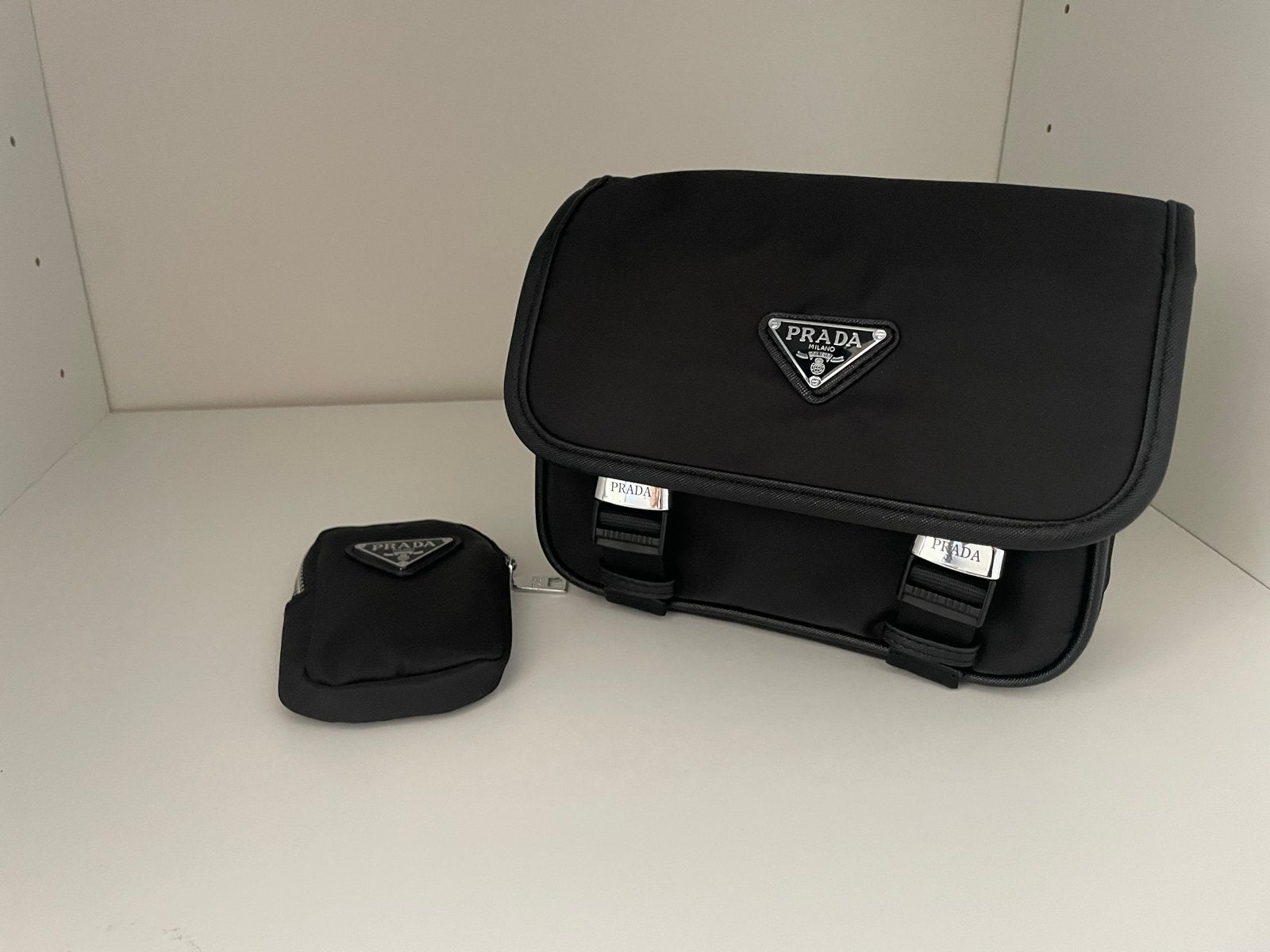 Prada schoudertasje, Sieraden, Tassen en Uiterlijk, Tassen | Schoudertassen, Ophalen of Verzenden, Zo goed als nieuw, Zwart