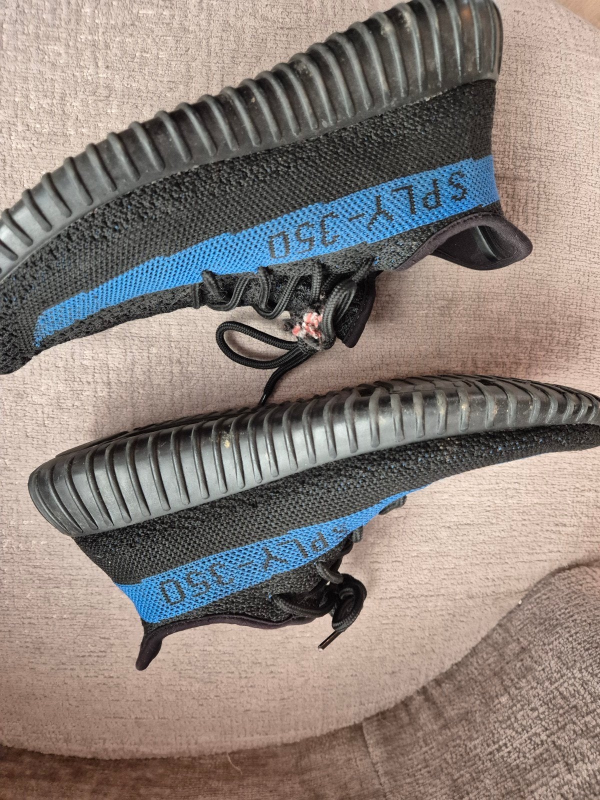 Gedragen Adidas Yeezy Boost 350 V2  mt 42 Nieuwe veter nodig, Zwart, Ophalen of Verzenden, Sneakers of Gympen, Adidas