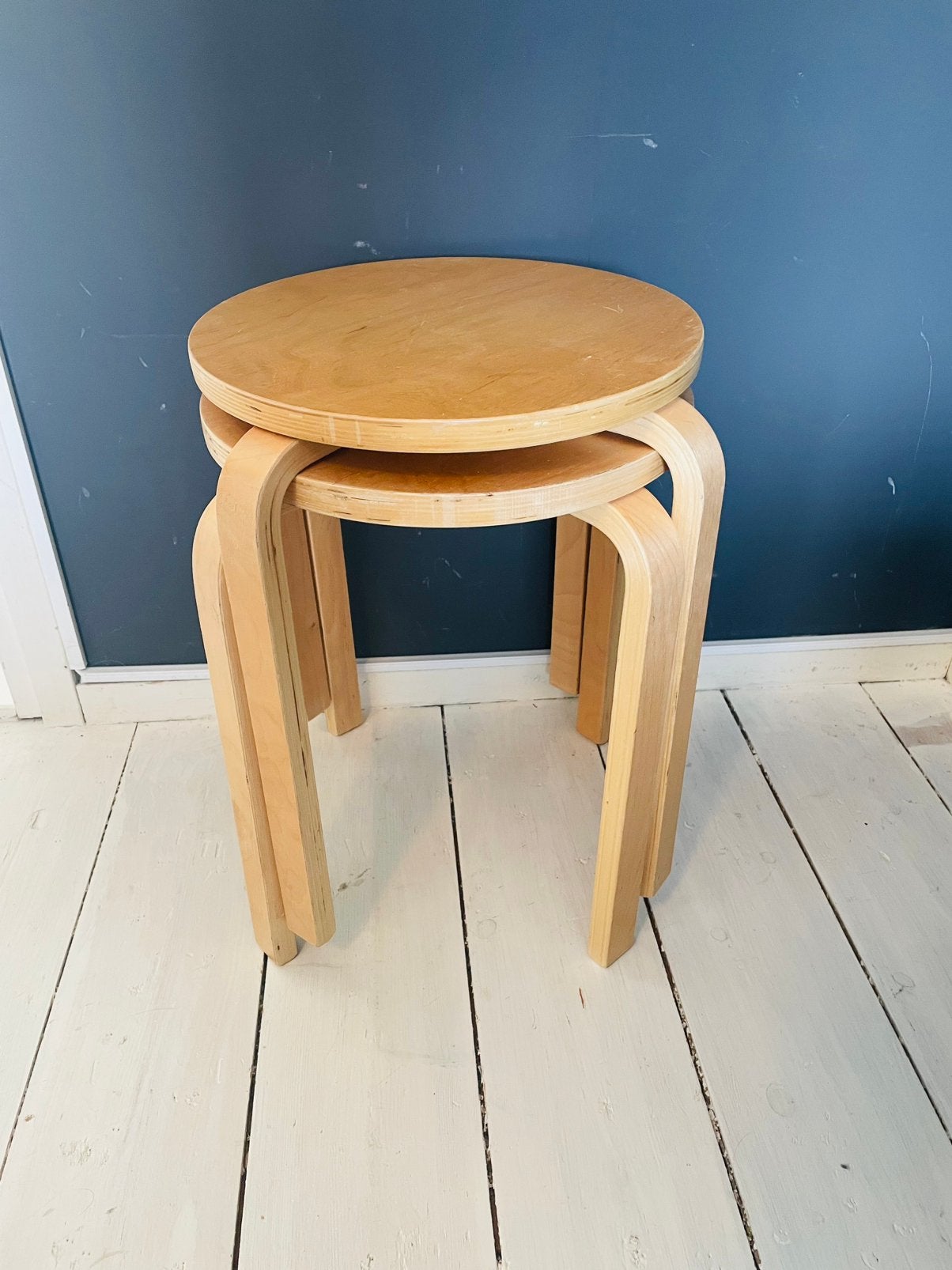 2 Ikea Frosta houten krukken, Huis en Inrichting, Krukjes, Ophalen of Verzenden, Gebruikt, Hout