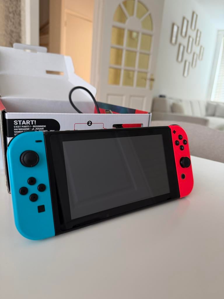 Nintendo Switch (eerste model) met 2 games en accessoires, Spelcomputers en Games, Spelcomputers | Nintendo Switch, Met games
