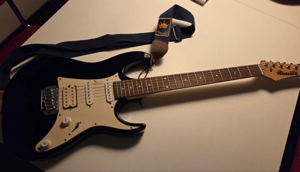 Ibanez GIO Elektrische Gitaar + gitaar versterker + band, Ophalen, Gebruikt, Solid body, Ibanez