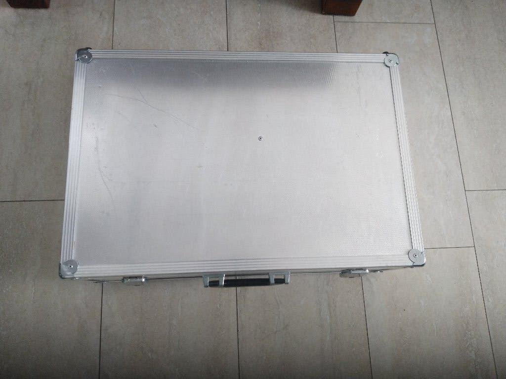 Grote aluminium koffer L 61,5 x D 42 x H 21 zonder sleutel, Ophalen, Zo goed als nieuw