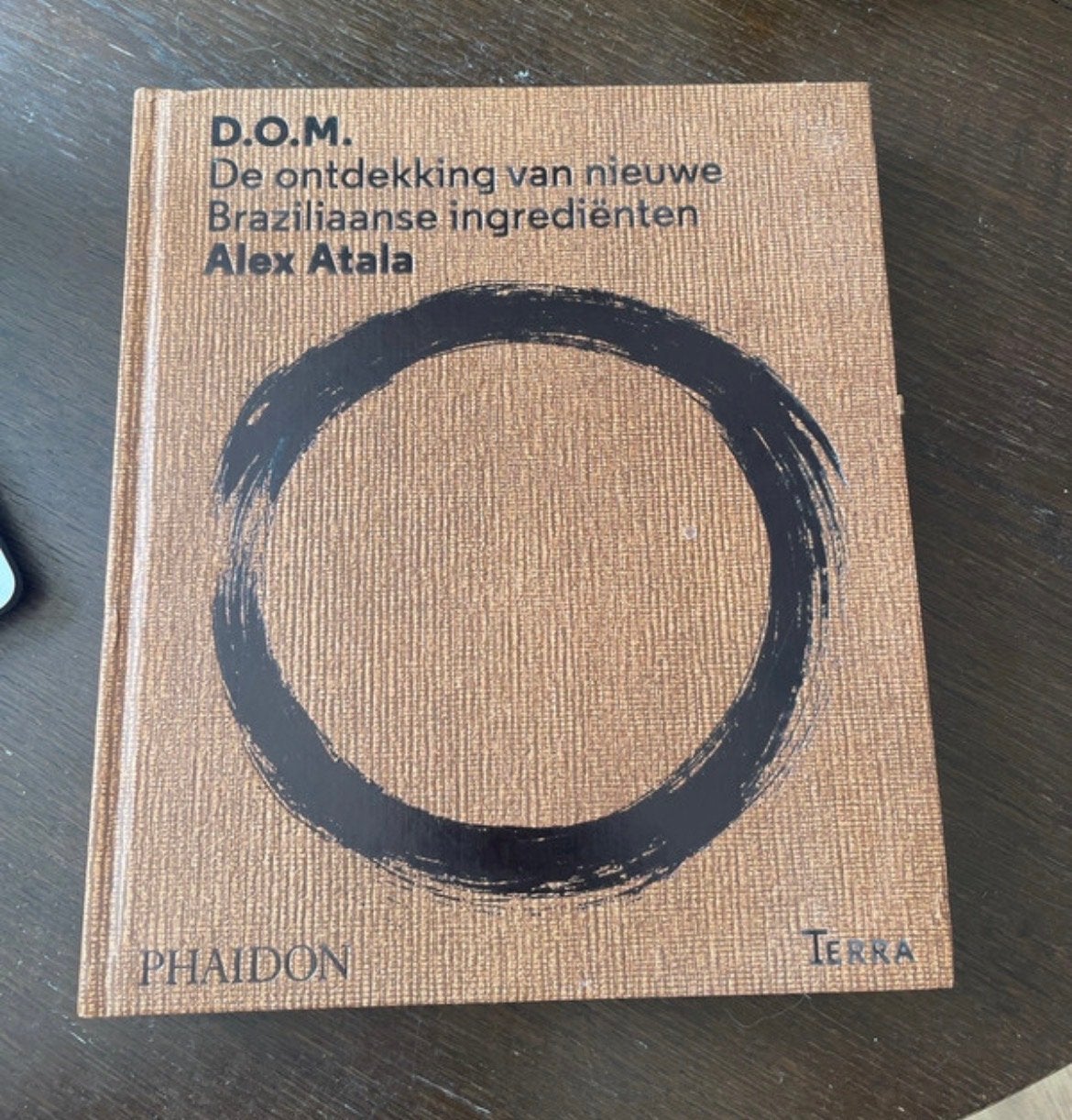 D.O.M. De ontdekking van nieuwe Braziliaanse ingrediënten, Boeken, Ophalen of Verzenden, Zo goed als nieuw, Zuid-Amerika, Hoofdgerechten