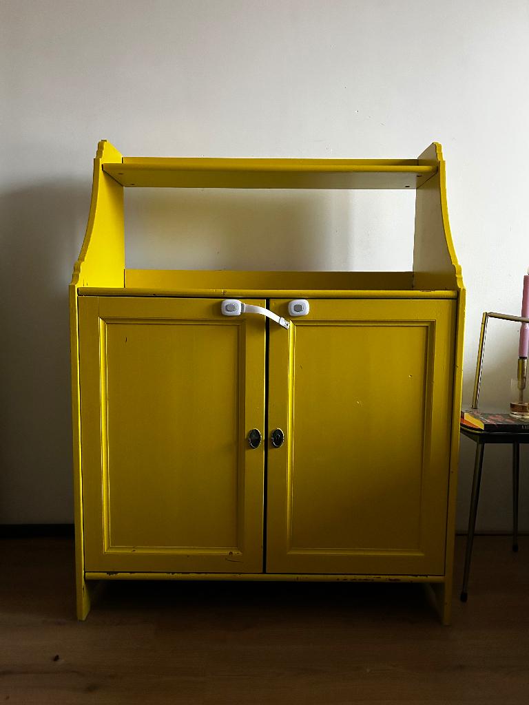 Vintage geel kastje / dressoir – retro – opbergkast, Huis en Inrichting, Kasten | Dressoirs, Ophalen, Gebruikt, 25 tot 50 cm, 50 tot 100 cm
