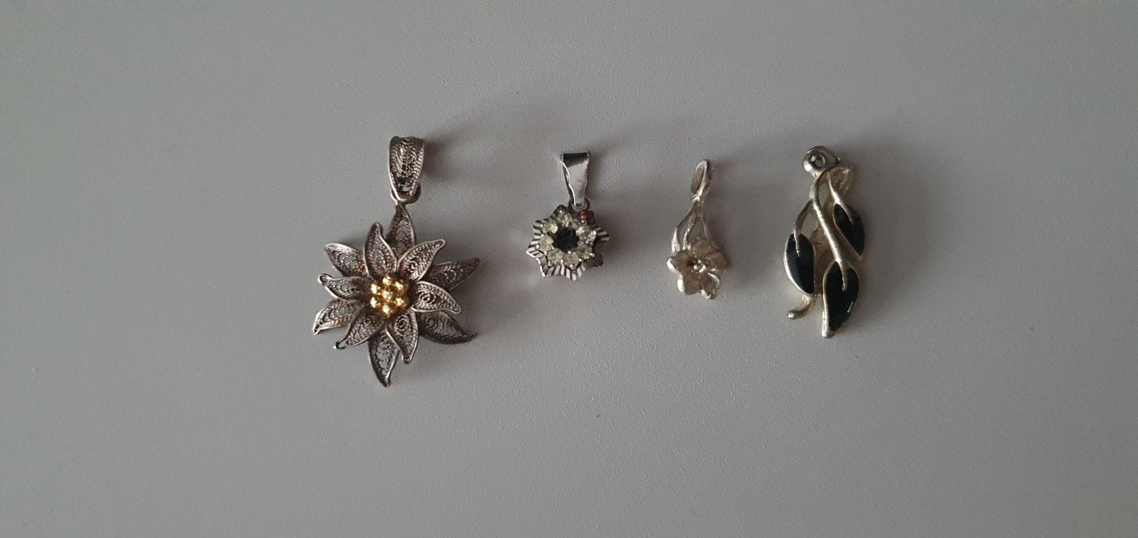 4 x kettinghanger hanger bloem, Ophalen of Verzenden, Zo goed als nieuw, Zilver, Overige materialen