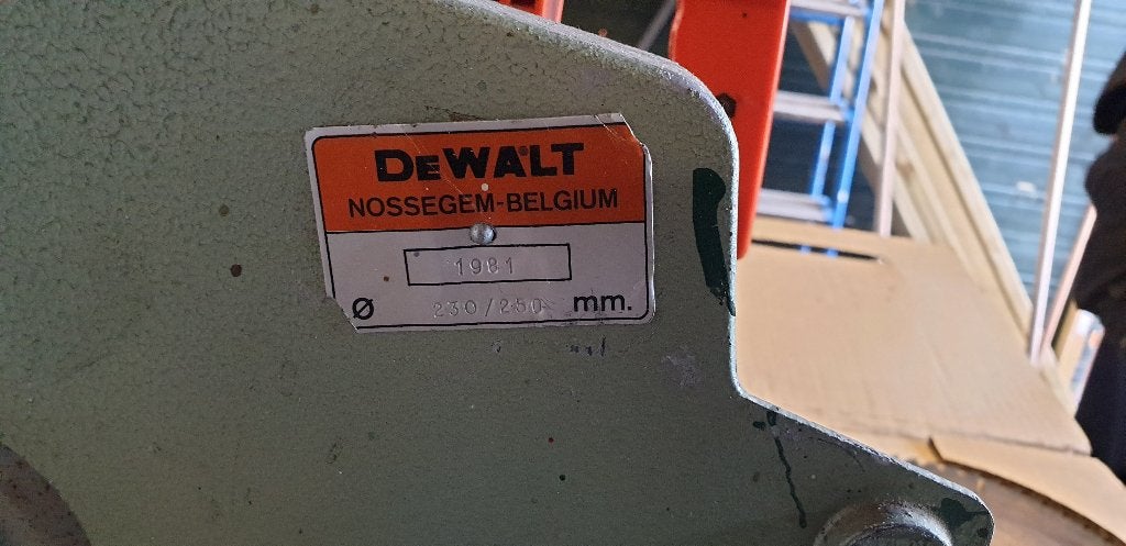 DeWalt (De Walt) DW111 afkort (radiaal) zaagmachine, Doe-het-zelf en Verbouw, Gereedschap | Zaagmachines, Ophalen, Gebruikt, Cirkelzaag