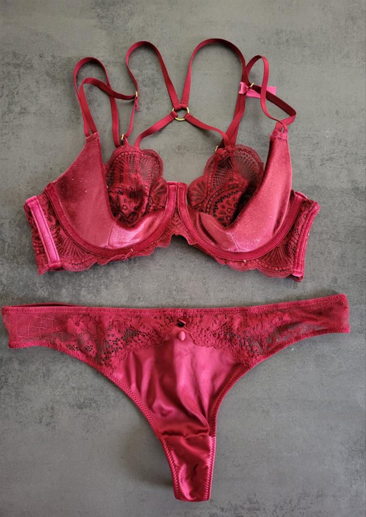 Rood kanten lingeriesetje BH 75D & string L, Hunkemöller, Ophalen of Verzenden, Rood, Setje