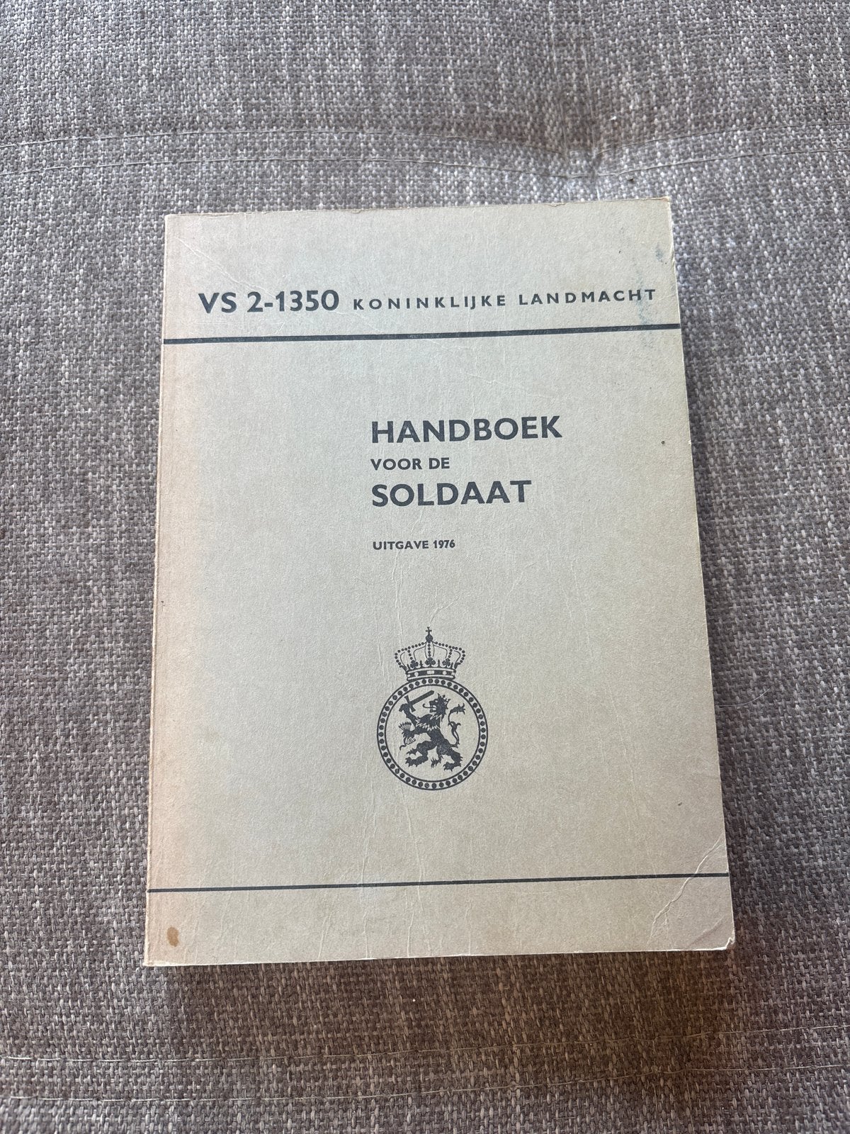 Handboek voor de Soldaat - Koninklijke Landmacht 1976, Ophalen of Verzenden, 1945 tot heden, Gelezen, Landmacht