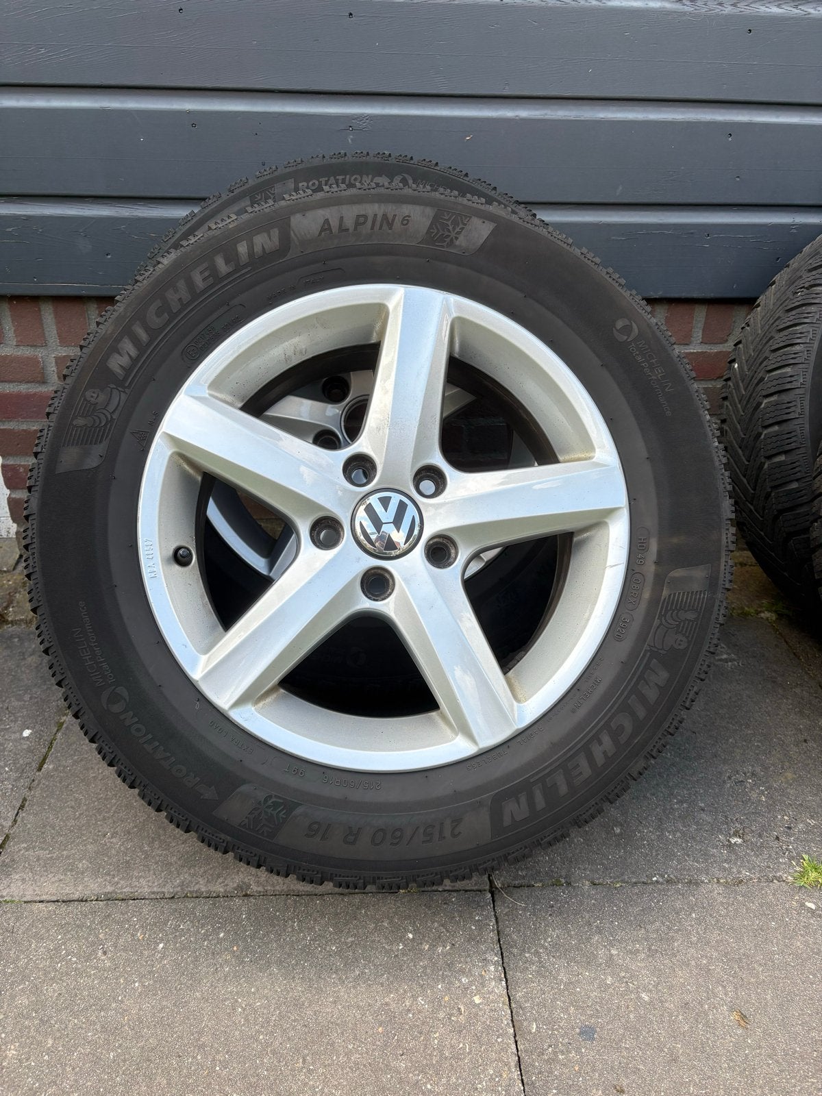 VW 16 inch velgen met Michelin Alpine 6 winterbanden, Auto-onderdelen, Banden en Velgen, 16 inch, Banden en Velgen, Personenwagen