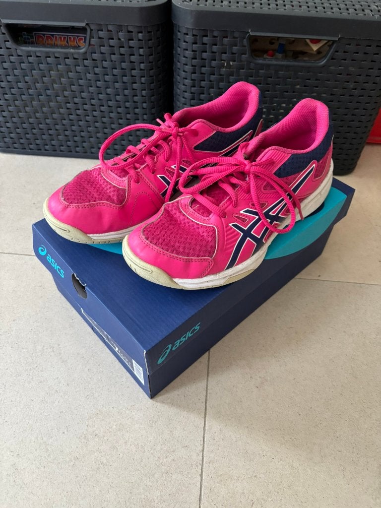 Asics roze indoorschoenen - maat 7.5 39 Dames goede staat!, Ophalen of Verzenden, Sneakers of Gympen, Roze, Gedragen