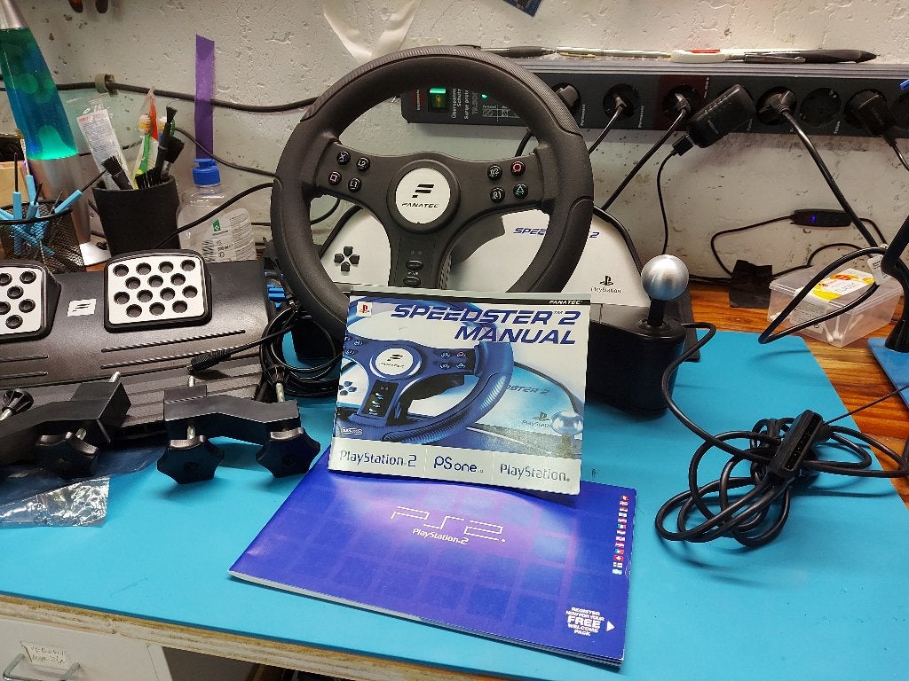 Fanatec speedster 2 voor ps2 en ps1 met doos, Spelcomputers en Games, Spelcomputers | Sony PlayStation Consoles | Accessoires