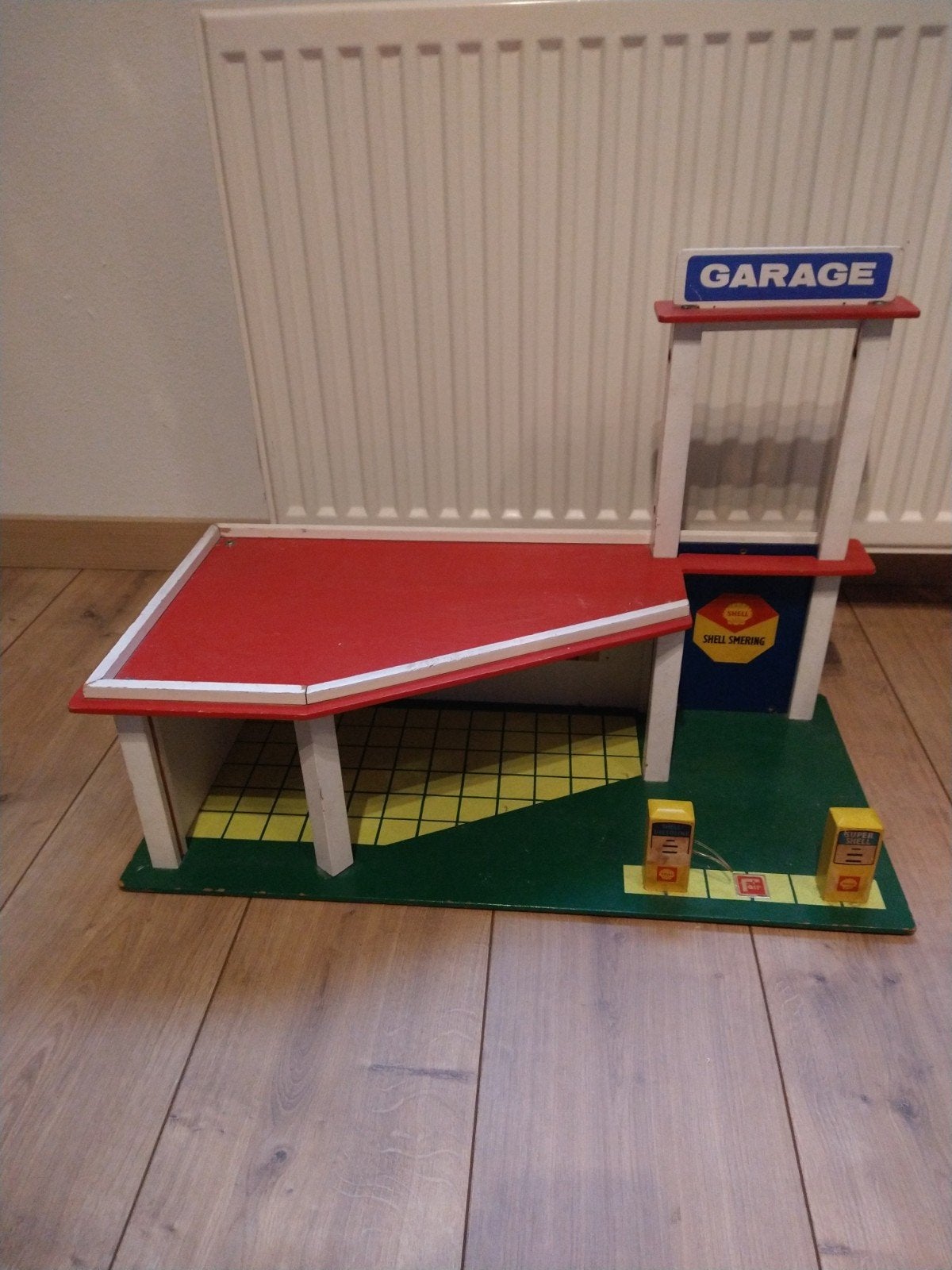 Vintage houten garage met Shell smering, Ophalen of Verzenden