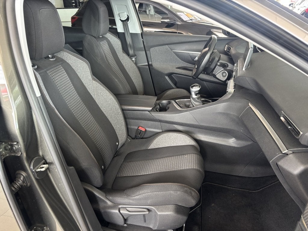 Peugeot 3008 1.2 PureTech Active Navi Carplay Trekhaak Parke, Auto's, Stof, Gebruikt, Euro 6, 1199 cc