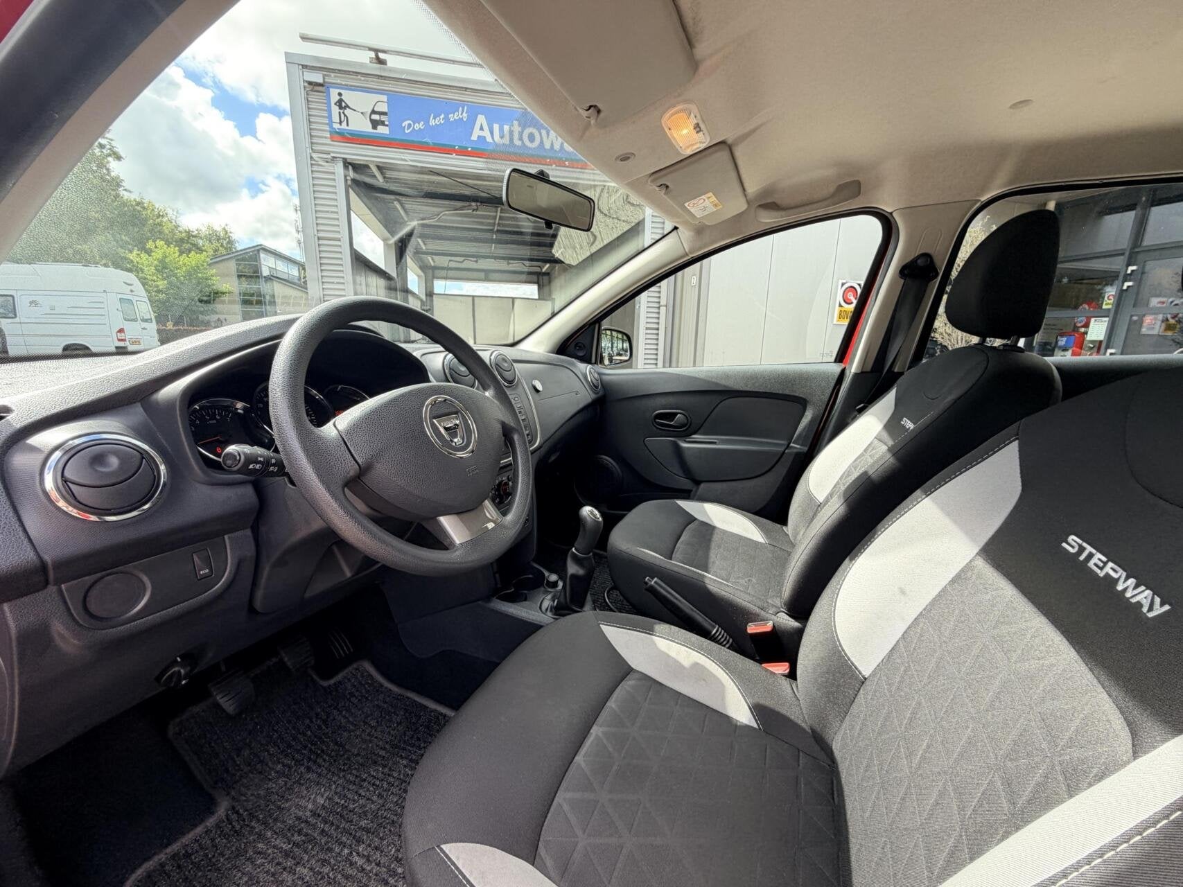 Dacia Sandero 0.9 TCe Stepway Ambiance | Airco | Trekhaak |, Auto's, Voorwielaandrijving, Stof, Zwart, Origineel Nederlands