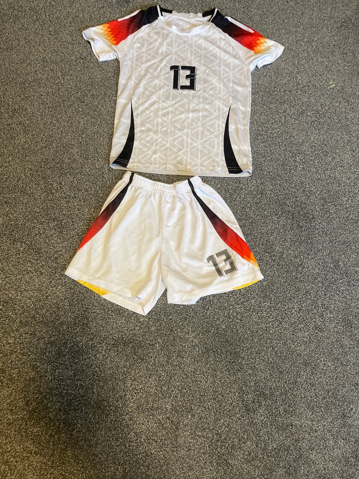 Voetbaltenue wit met nummer 13 - Maat 137/147, Kinderen en Baby's, Kinderkleding | Overige, Ophalen of Verzenden, Gebruikt, Jongen of Meisje