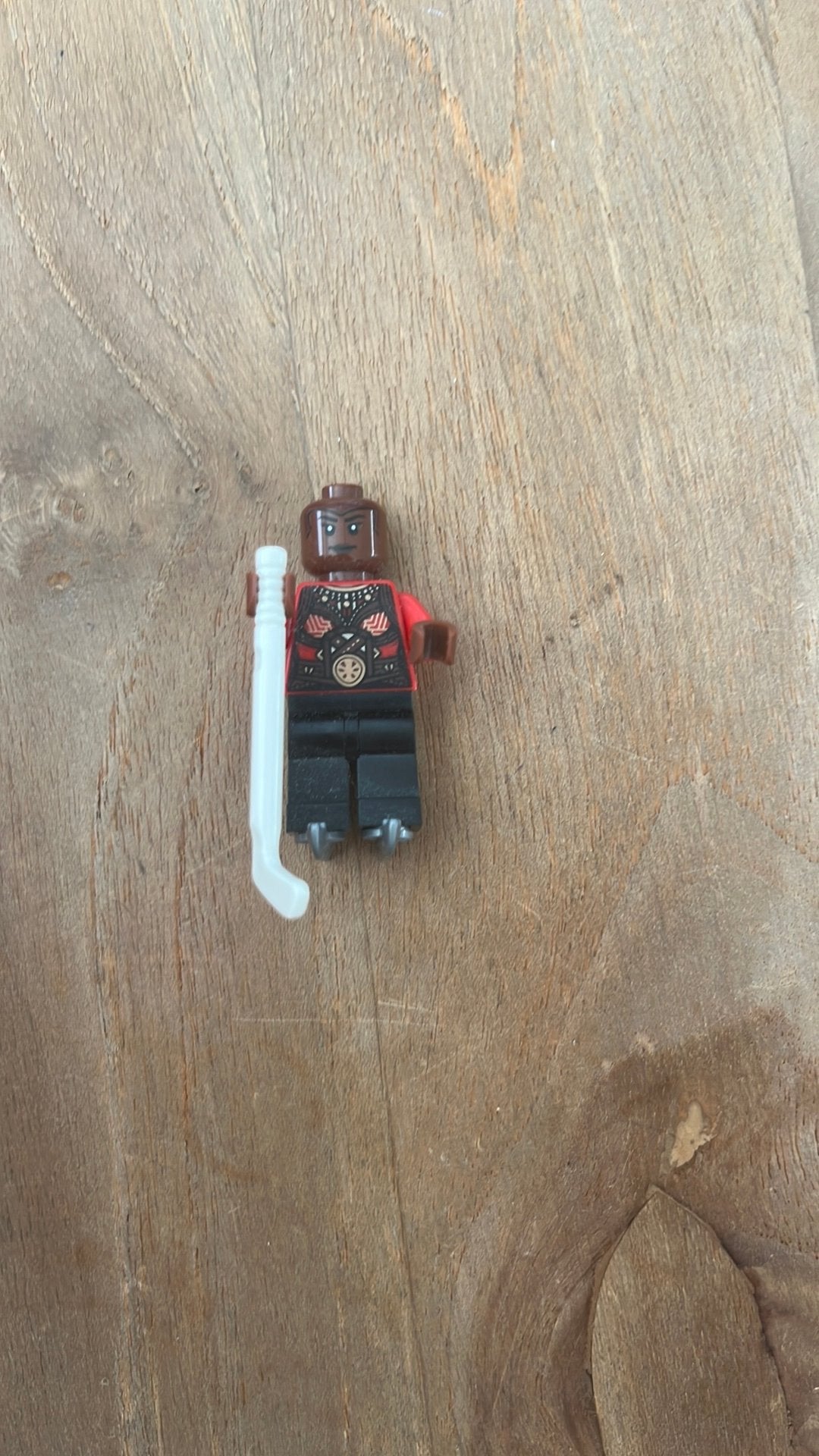Okoye met hockey stick en schaatsen, Ophalen of Verzenden, Zo goed als nieuw