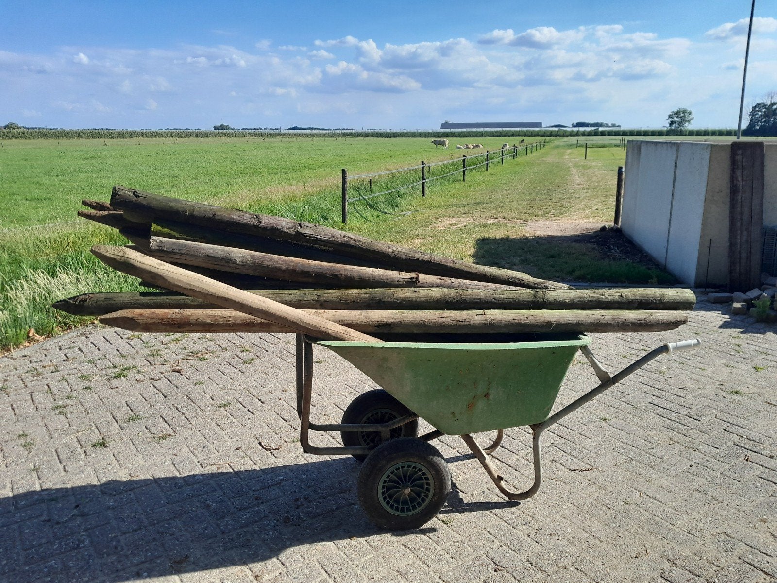 Gebruikte houten palen voor afrastering of tuin, Ophalen, Gebruikt