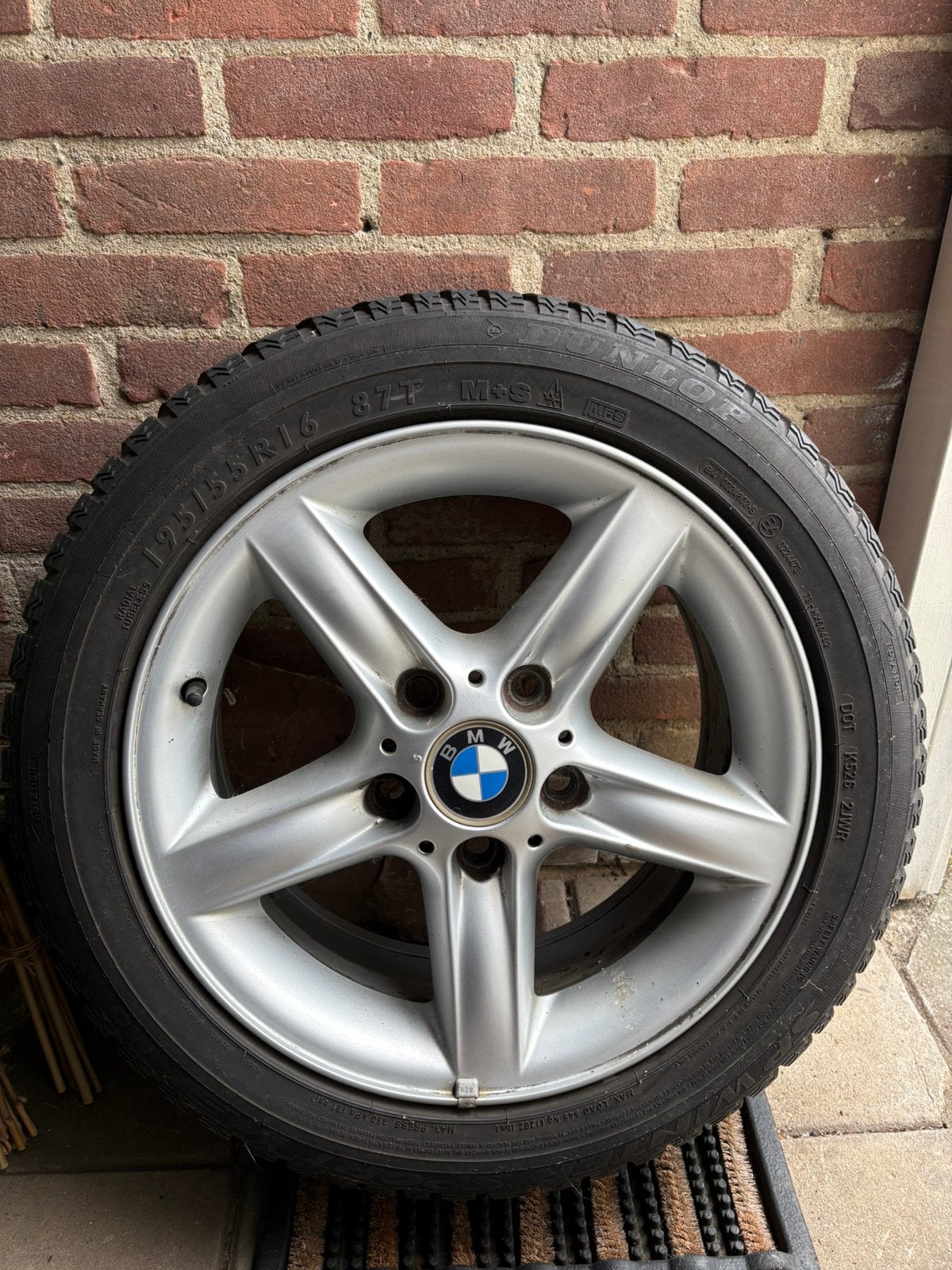 BMW 16” velgen+Dunlop Winterbanden 195/55 R16 (6/5.5mm), Auto-onderdelen, Ophalen, 16 inch, Banden en Velgen, Winterbanden