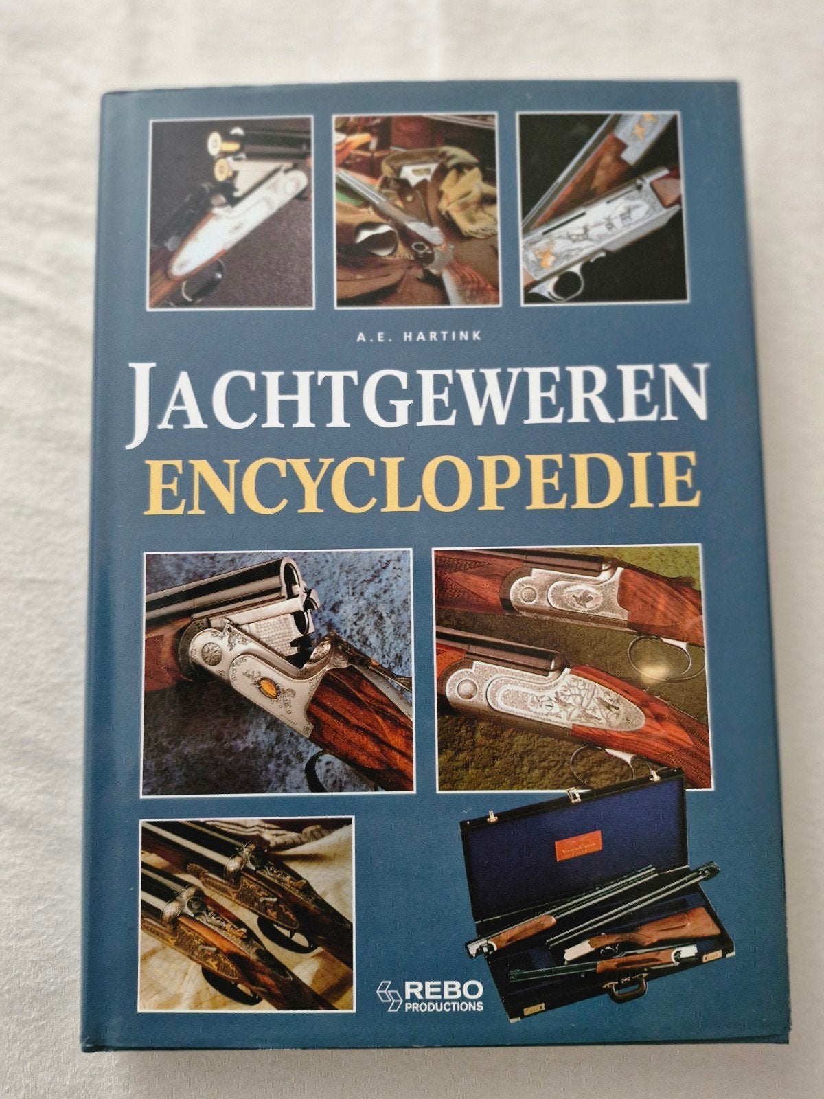 Jachtgeweer Encyclopedie, Ophalen of Verzenden, Zo goed als nieuw
