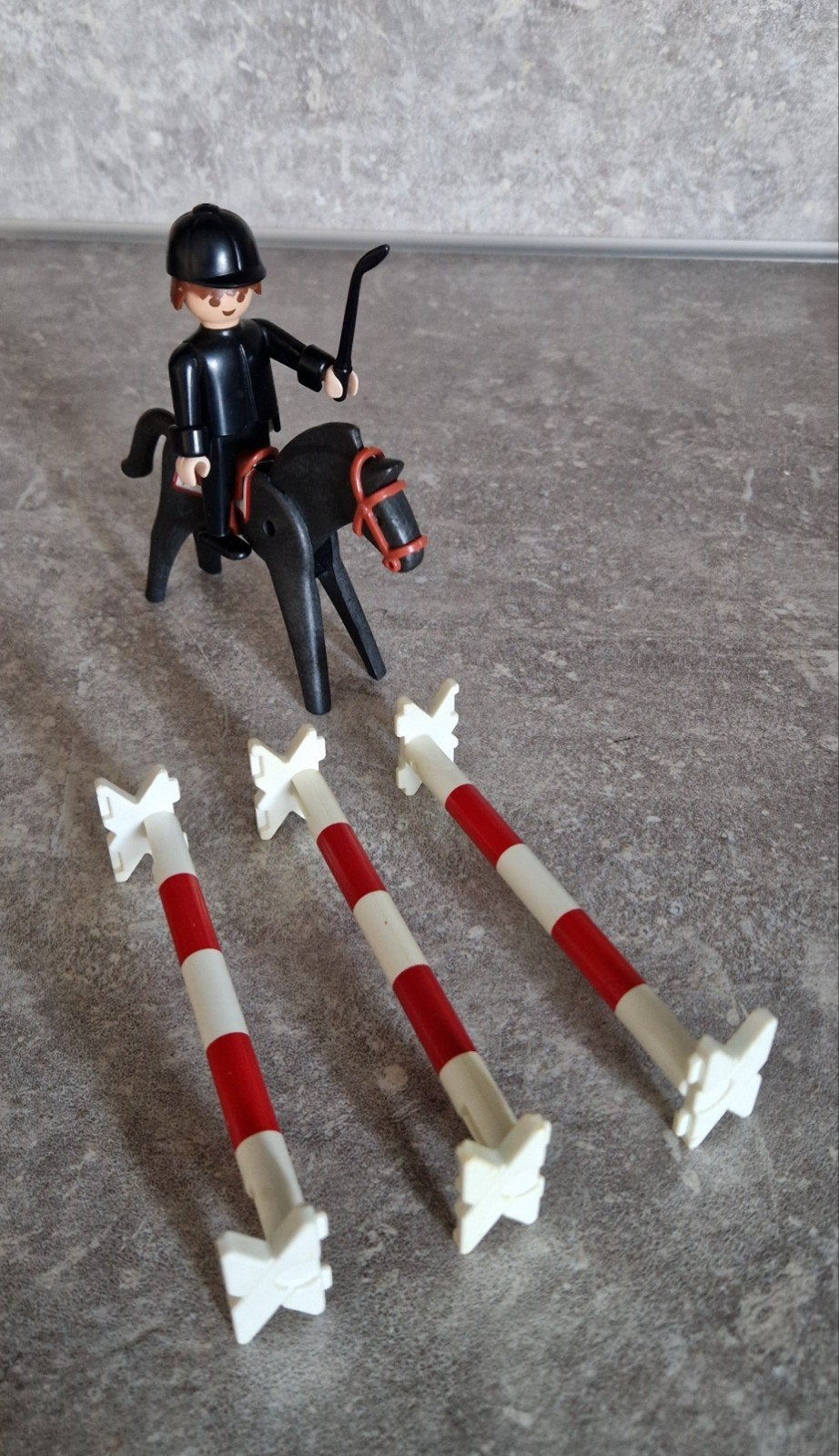 Playmobil ruiter met paard en hindernissen, Kinderen en Baby's, Speelgoed | Overig, Ophalen of Verzenden, Zo goed als nieuw, Jongen of Meisje