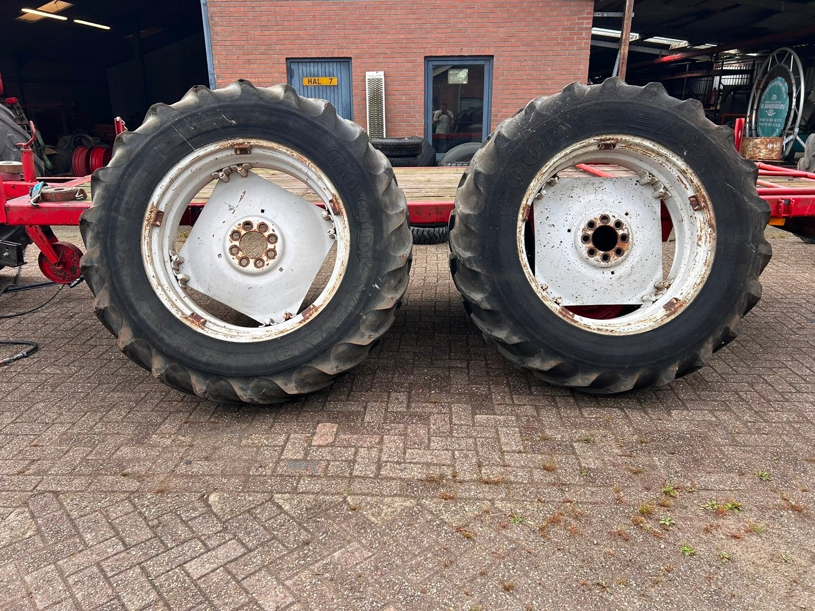 Goodyear 16.9r38 banden op Ford velgen, Zakelijke goederen, Agrarisch | Onderdelen | Banden, Velgen en Assen, Ophalen of Verzenden