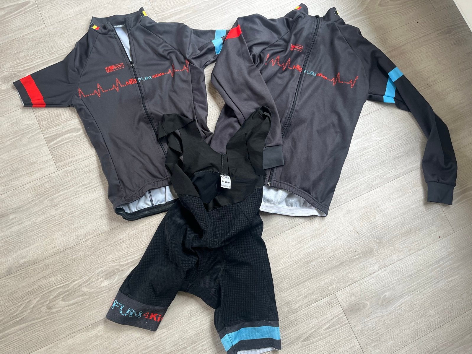 Fietskleding set voor kinderen 10-14 jaar - MTB 4 Kids, Fietsen en Brommers, Fietsaccessoires | Fietskleding, Gebruikt, Kinderen