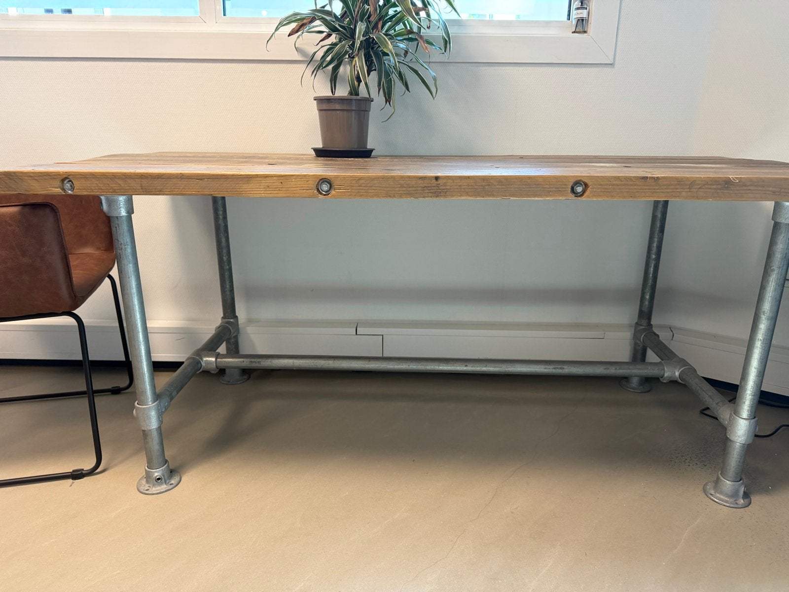 Steigerhouten tafel met buizenframe en 4 stoelen, Ophalen, Gebruikt, 50 tot 100 cm, 150 tot 200 cm