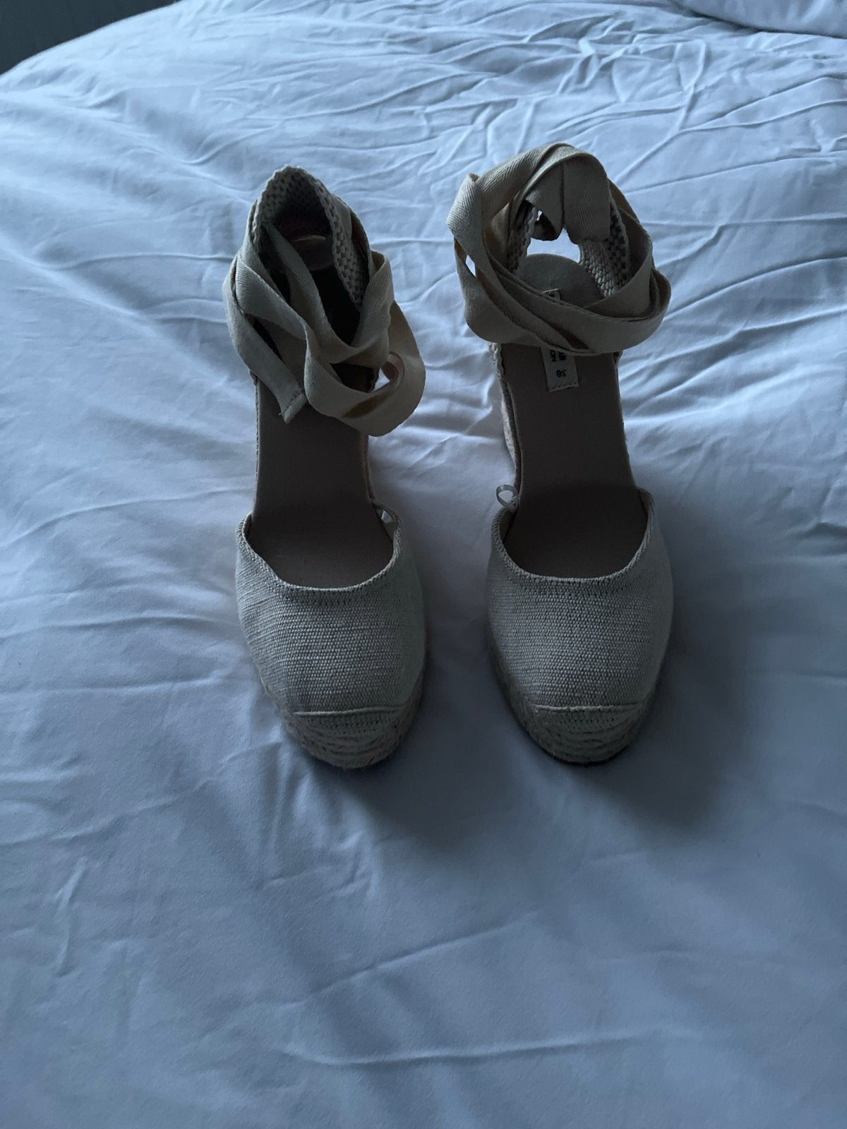 Pull&Bear sleehakken maat 38- Hakhoogte 10cm, Kleding | Dames, Schoenen, Nieuw, Espadrilles of Moccasins, Beige, Ophalen of Verzenden