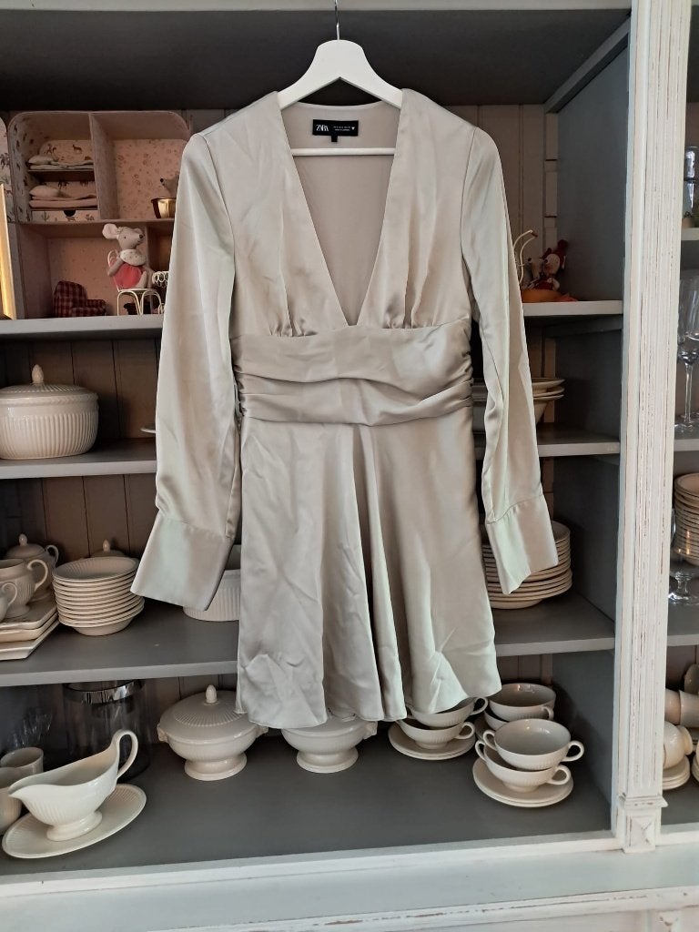 Zara satijnen mini jurk met lange mouwen maat S, Zara, Ophalen of Verzenden, Zo goed als nieuw, Maat 36 (S)