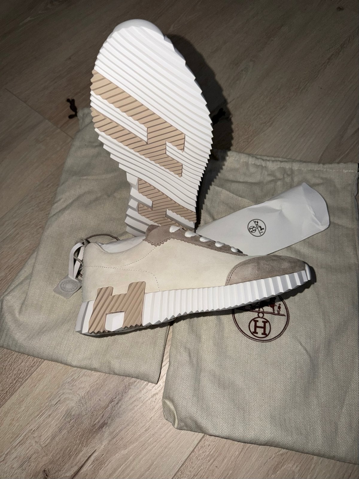 Hermès Sneakers - Nieuw, Ophalen of Verzenden, Nieuw, Beige, Sneakers of Gympen