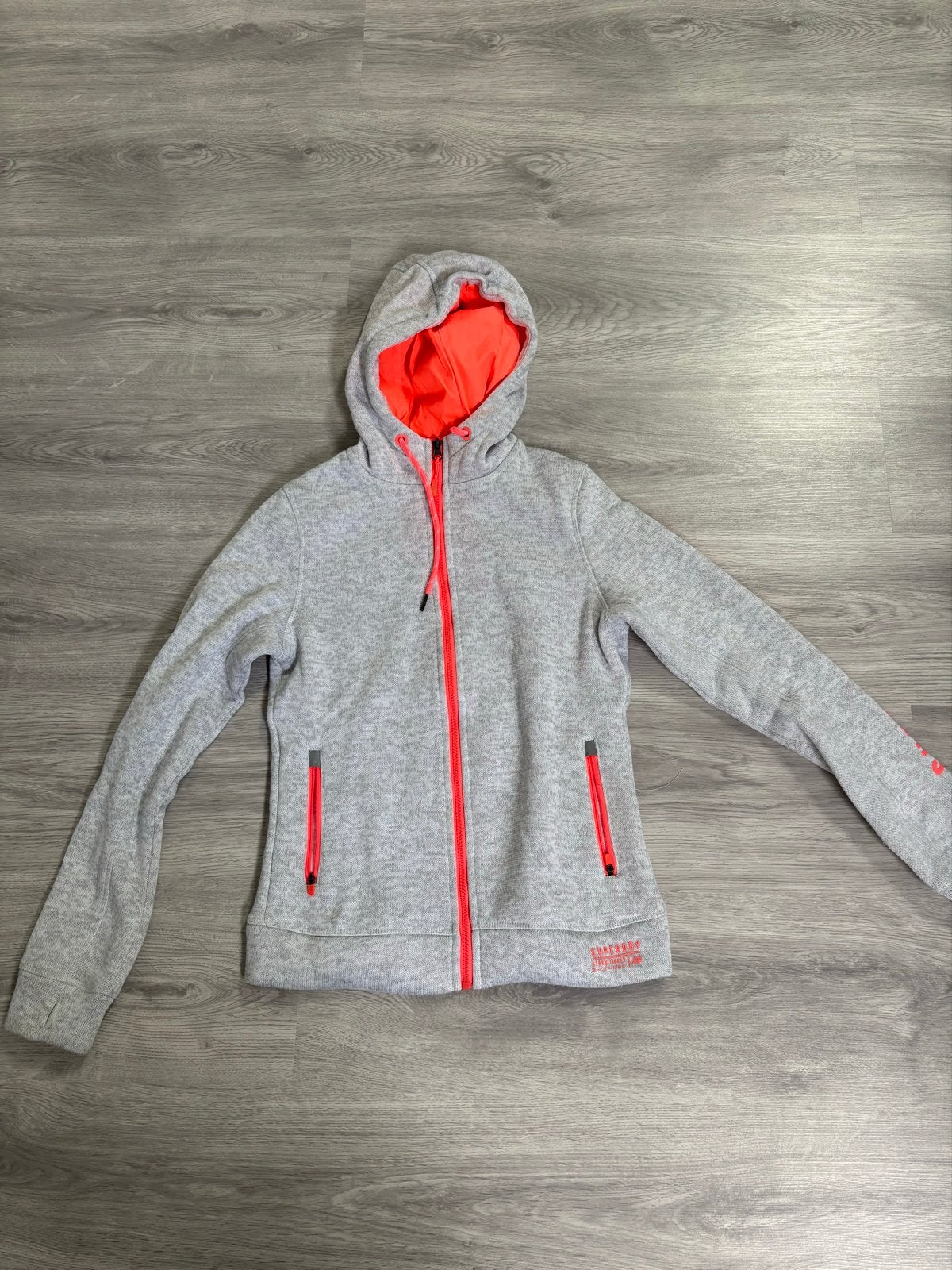 Superdry vest - Grijs met Neon Oranje, Ophalen of Verzenden, Zo goed als nieuw, Maat 36 (S), Grijs