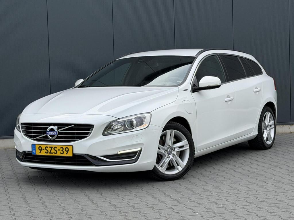 Volvo V60 2.4 D6 AWD Plug-In Hybrid Summum Xenon - Leder - C, Auto's, Volvo, Automaat, Zwart, Wit, Vierwielaandrijving