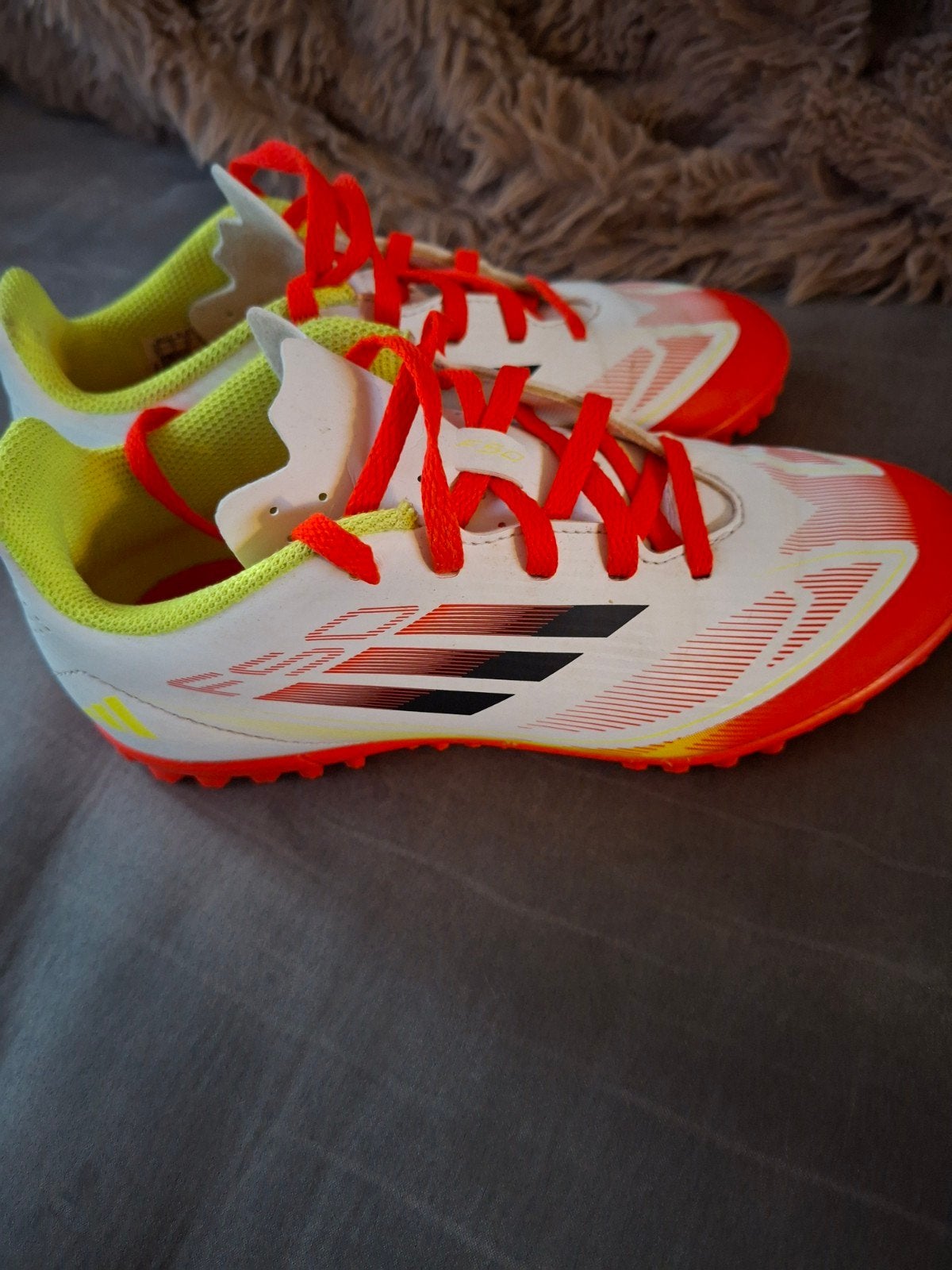 kunstgras schoenen Adidas, Sport en Fitness, Ophalen, Zo goed als nieuw, Schoenen