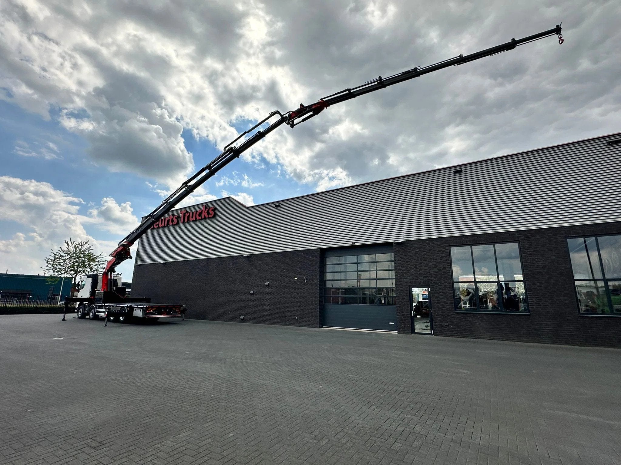 Volvo FH 8X4 BAKWAGEN MET FASSI F1150RA.2.28 XHE-DYNAMIC MET, Auto's, Vrachtwagens, Automaat, Achterwielaandrijving, Euro 6, Wit