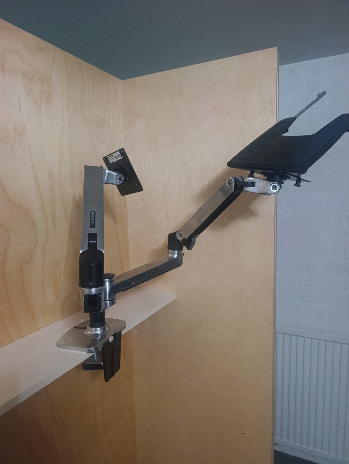 Monitorarm met laptopstandaard - Ergonomisch en verstelbaar, Ophalen of Verzenden, Zo goed als nieuw