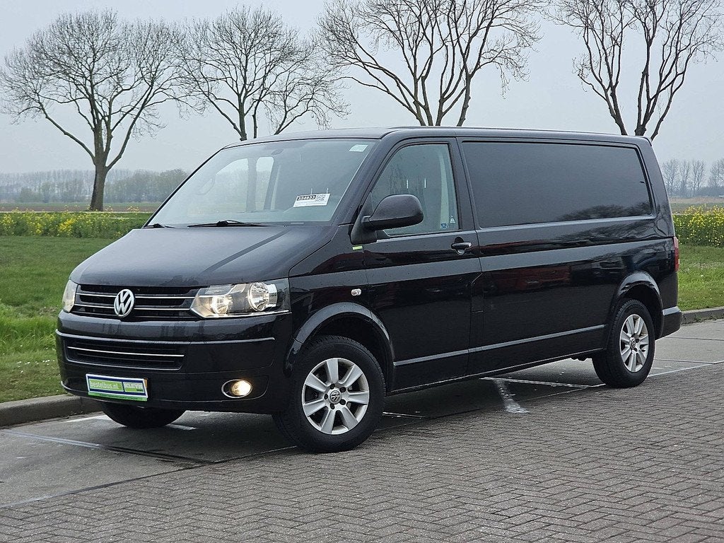 VOLKSWAGEN TRANSPORTER 2.0 TDI 140 pk ac lang, Auto's, Bestelauto's, Euro 5, Gebruikt, 4 cilinders, Zwart