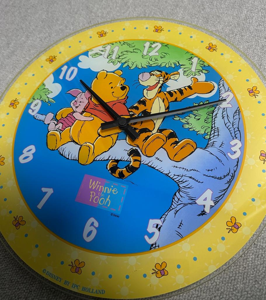 Winnie de Pooh klok Disney (glas), Ophalen of Verzenden, Winnie de Poeh of vrienden, Gebruikt, Overige typen