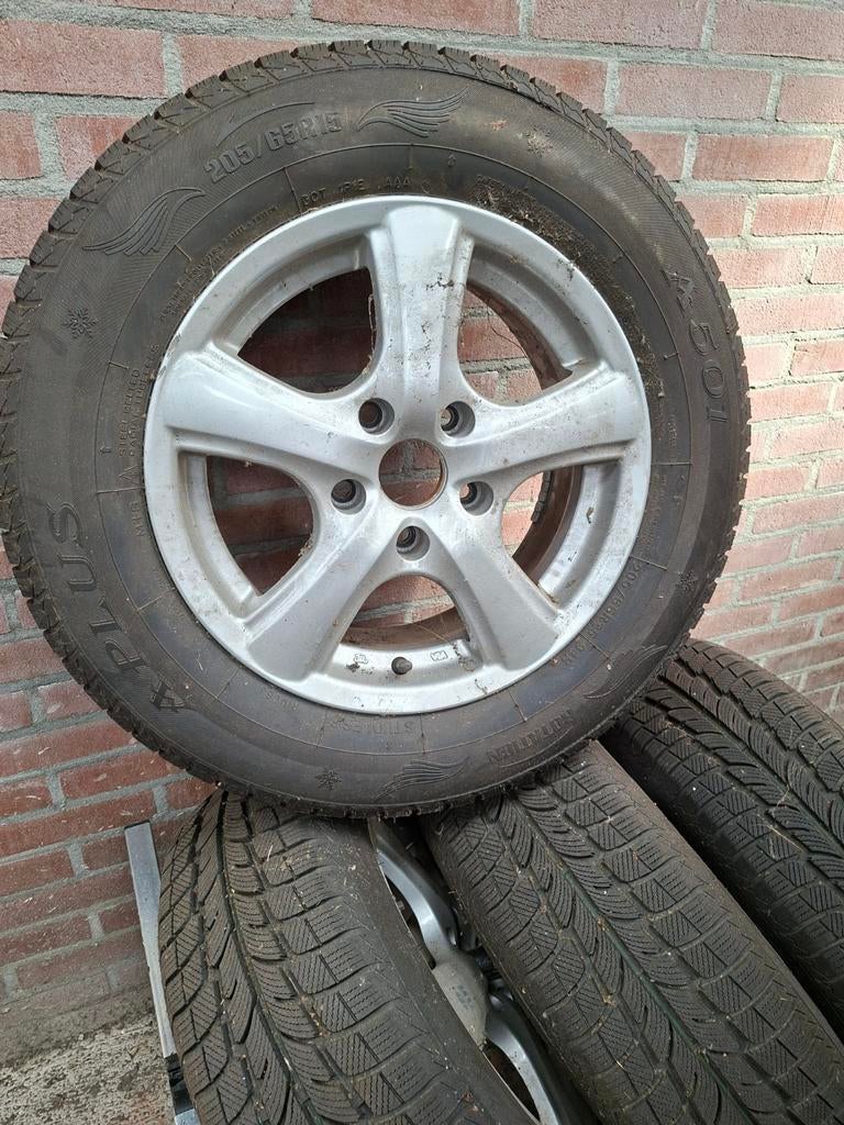 Aplus winterbanden met velgen 205/65R15, Ophalen, Gebruikt