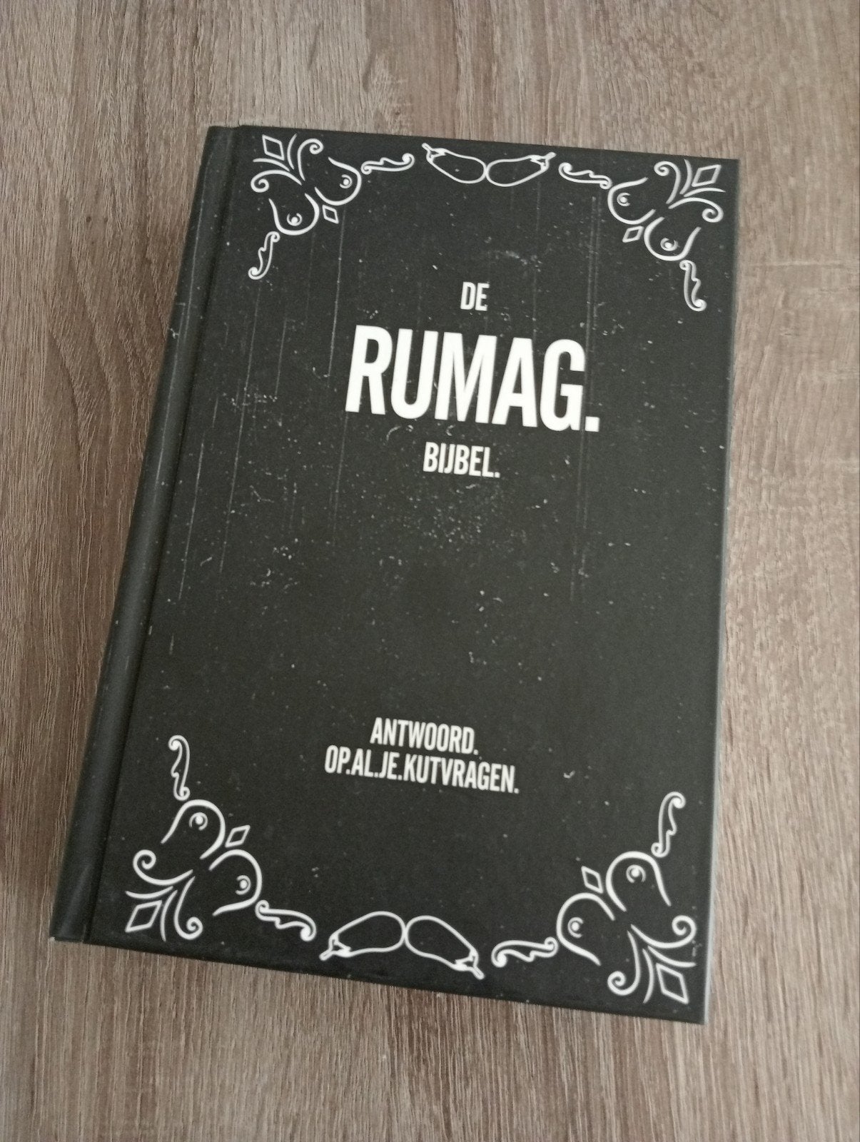 Rumag - De Rumag bijbel, Rumag, Nieuw, Ophalen of Verzenden, Mode algemeen
