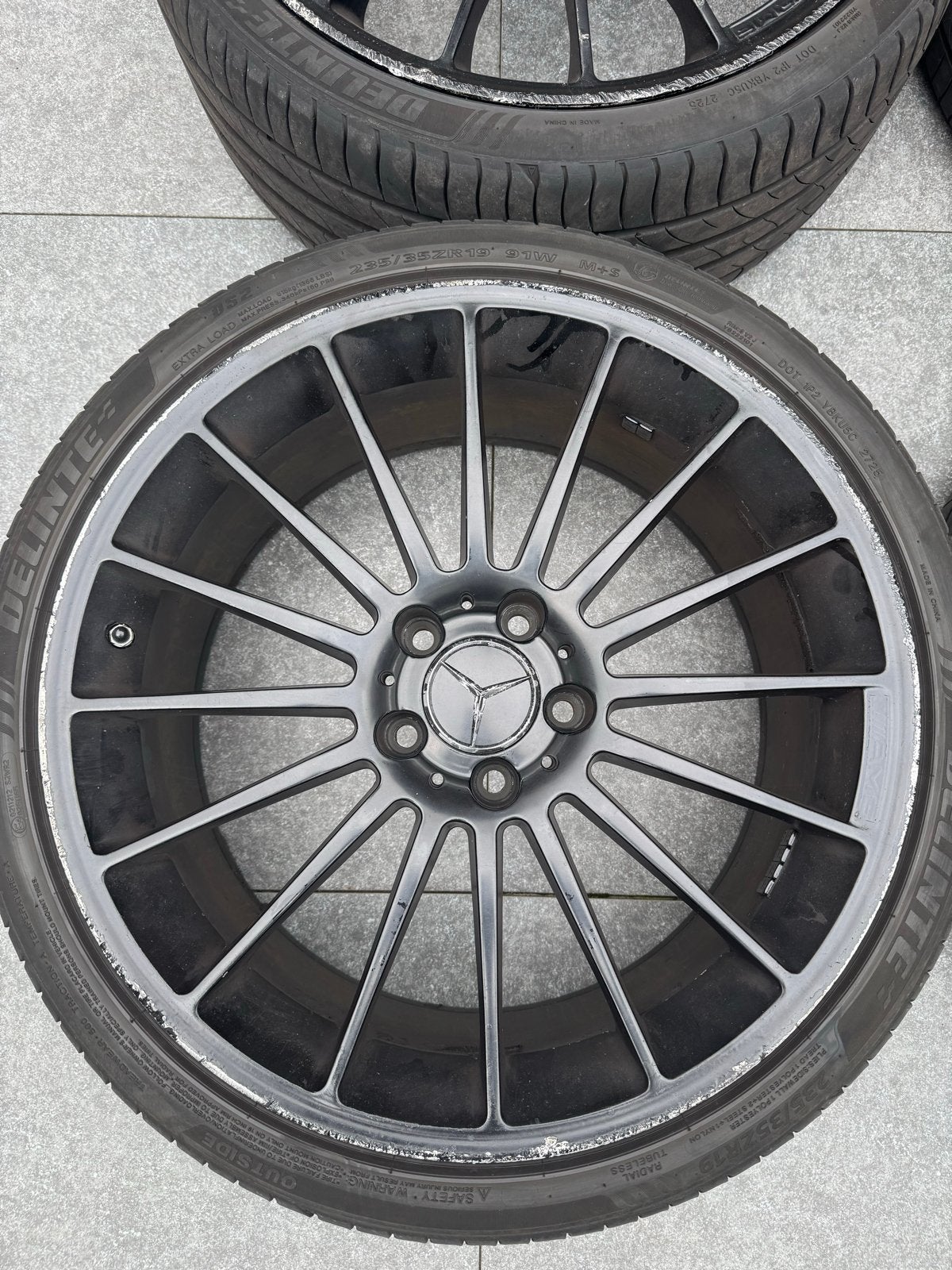 Mercedes-Benz AMG Velgen met Delinte Zomerbanden 235/35 R19, Gebruikt, Banden en Velgen, 235 mm, Personenwagen