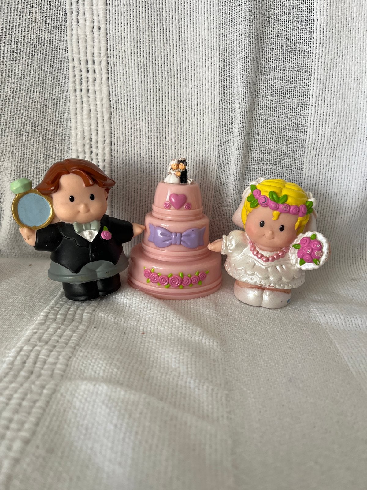 Little People Bruidspaar met Taart - Huwelijk Poppetjes, Ophalen of Verzenden, Zo goed als nieuw