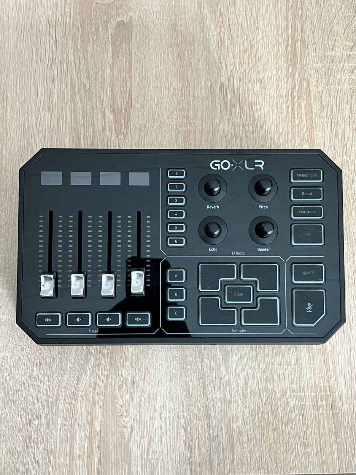 TC Helicon GoXLR Mixer voor Streaming en Gaming, Ophalen of Verzenden, Zo goed als nieuw, Minder dan 5 kanalen, Microfooningang