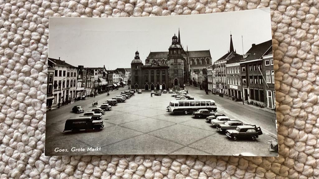 Ansichtkaart Goes Grote Markt. 935, Ophalen of Verzenden, 1940 tot 1960, Gelopen, Zeeland