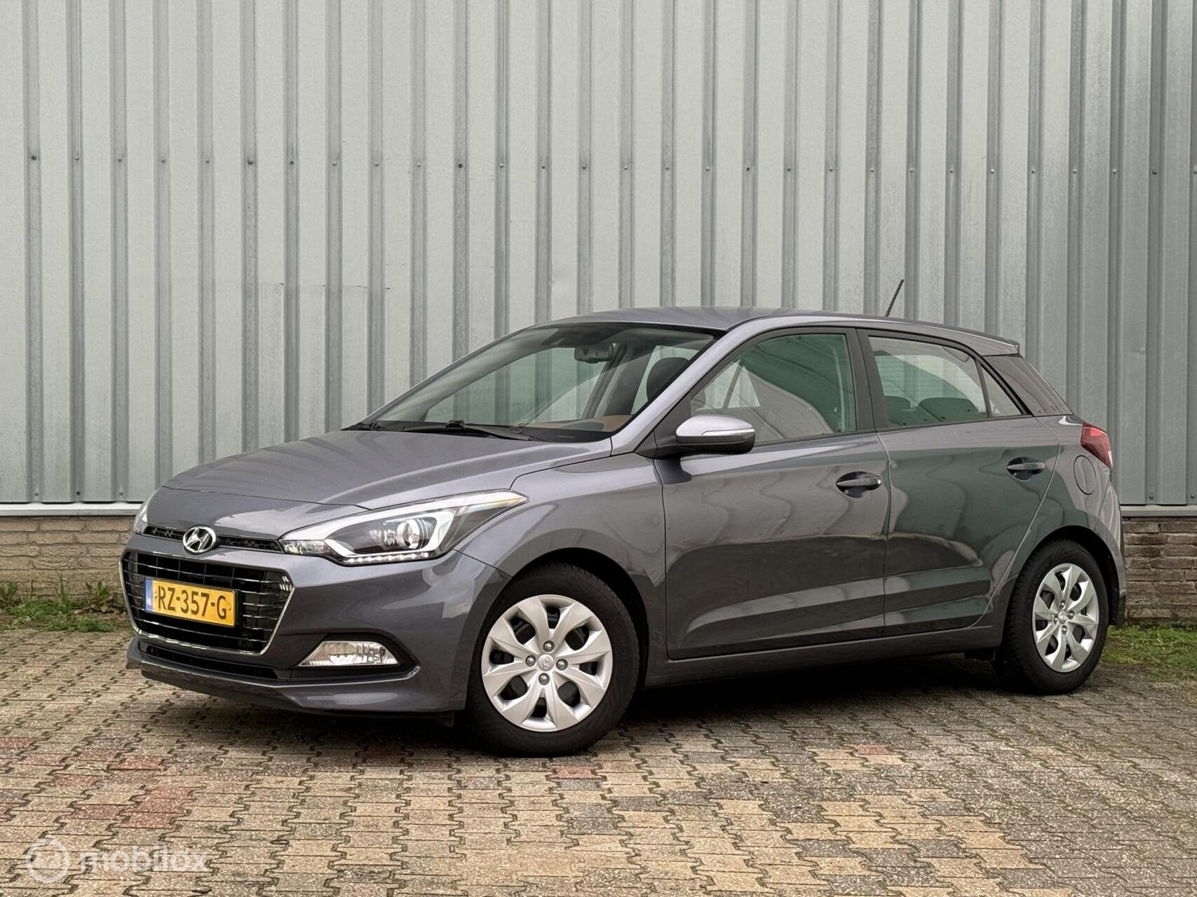 Hyundai i20 1.0 T-GDI Comfort| Camera | Trekhaak | Bruin, Voorwielaandrijving, 40 €/maand, Euro 6, 23 km/l