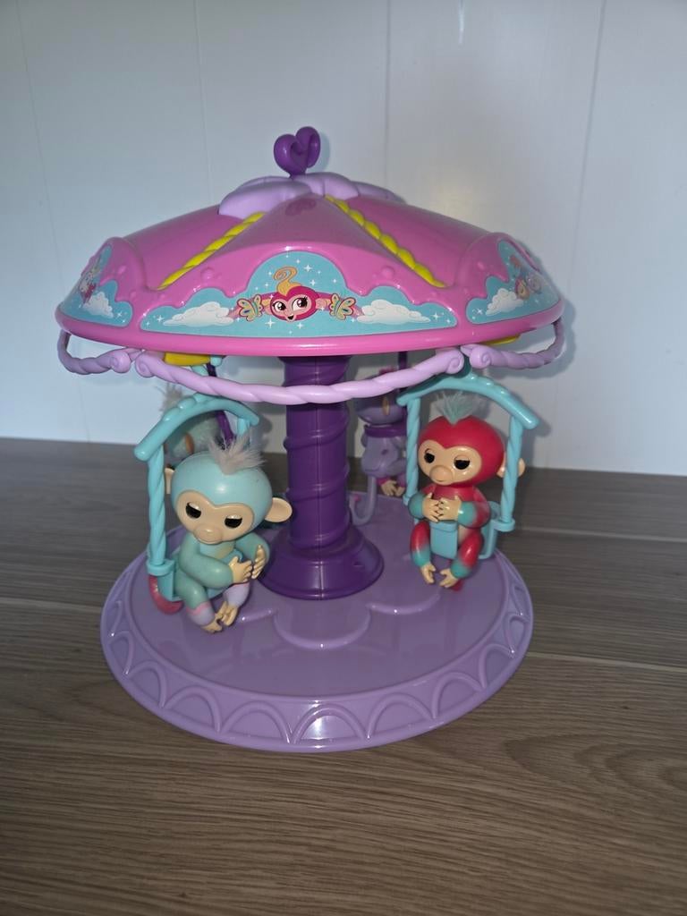 Fingerlings Carrousel met 5 aapjes (excl. batterijen), Ophalen, Gebruikt, Jongen of Meisje